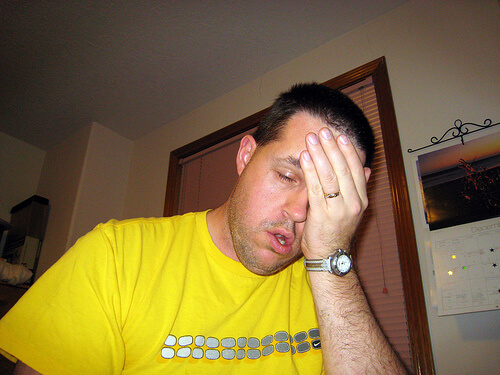 başı ağrıyan adam