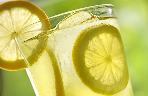 Sabah Limonlu Ilık Su İçmenin 10 Faydası