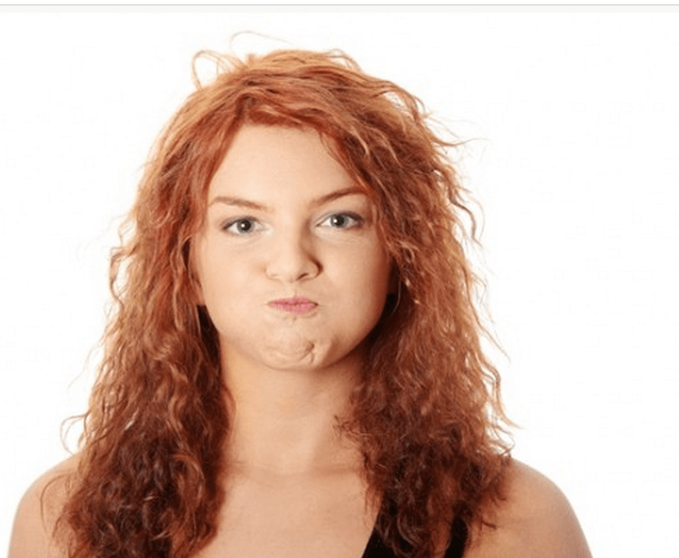 kızıl kıvırcık saçlı kadın