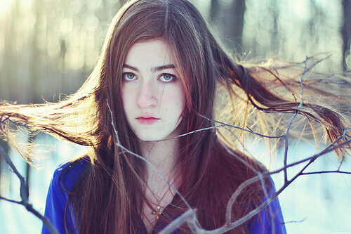 rüzgar kuru saçlar üzgün kız