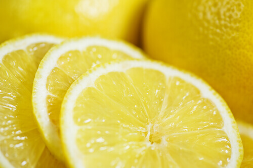 düz bir karın için limon