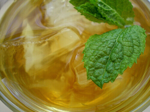 taze naneyle yapılmış soğuk çay