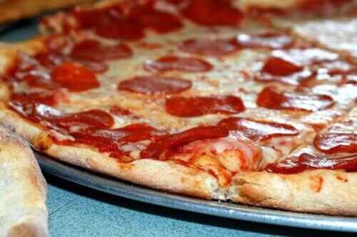az malzemeli pizza