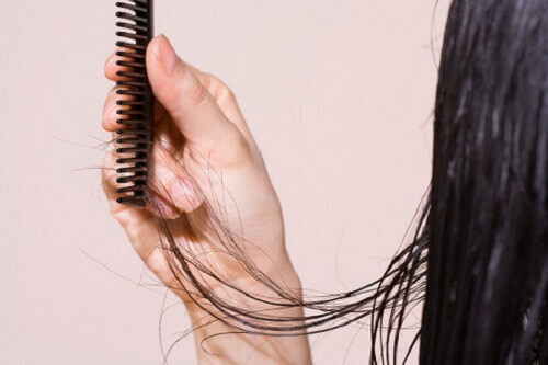 Saç Dökülmesiyle Mücadele ve 5 Yardımcı Yöntem