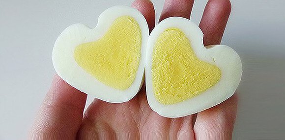 kalp şeklinde haşlanmış yumurta