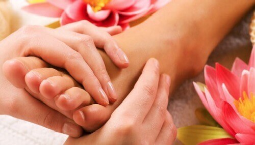 ayak yorgunluğunu rahatlatmak için masaj