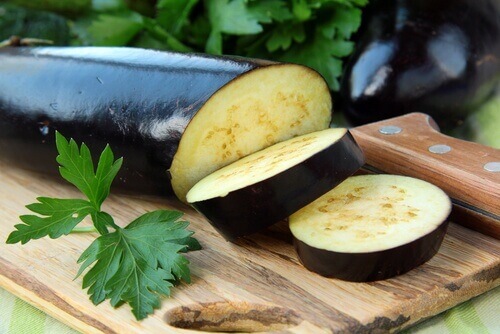 Patlıcanlı ve Limonlu Su ile Kilo Verin