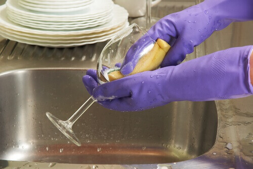 bebek pudrasının farklı kullanımları ve bulaşık eldiveni