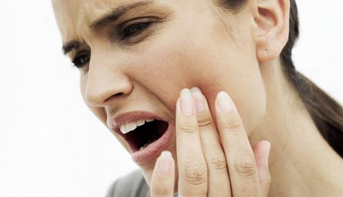 Şiddetli Diş Ağrısını Azaltmak için 10 Doğal Reçete