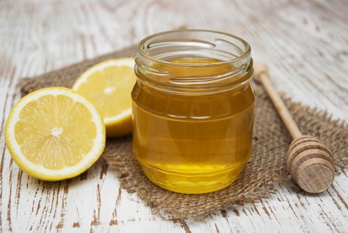 bal limon ve düz saç