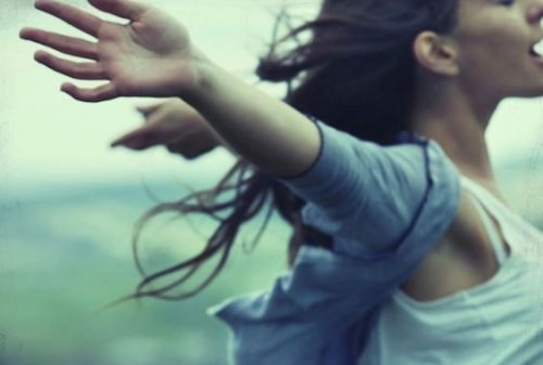 Bazen Yalnız Olmak Özgürlüğün Bedelidir