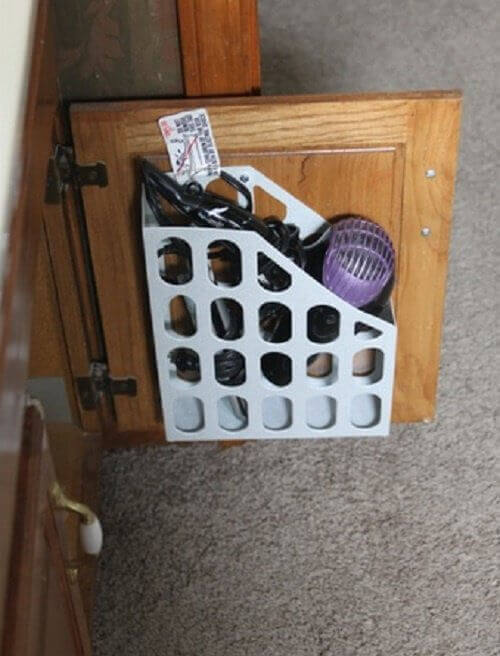 banyoda yer açmak için kapaklarda sepetler