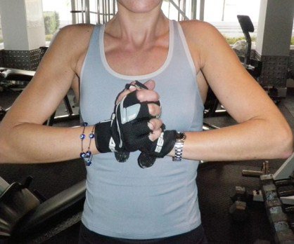 avuçiçi birbirine bastırılmış