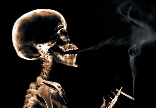 sigara içen iskelet