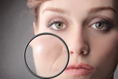 kırışıklığı olan kadın