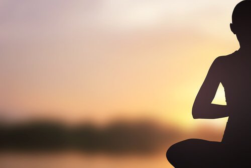 yoga yapan adam