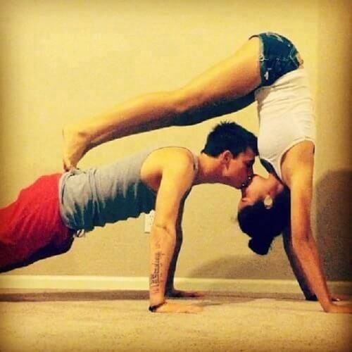 yoga yapan sevgililer