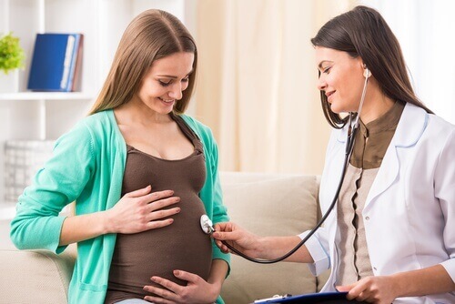hamile kadın doktorda
