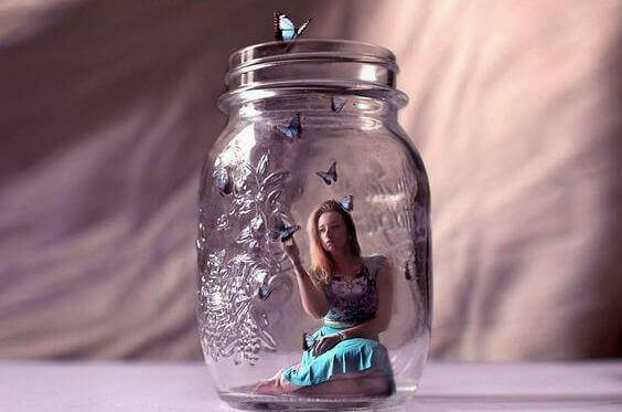 kadın kavanoz kelebek