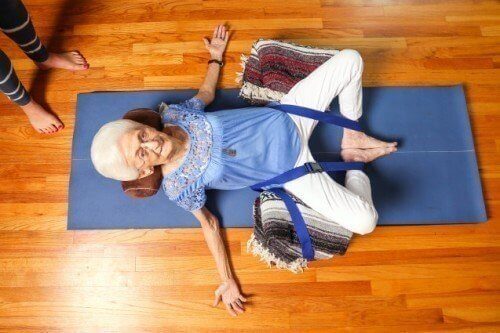 yaslilar icin yoga