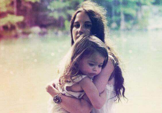 anne ve kız çocuğu