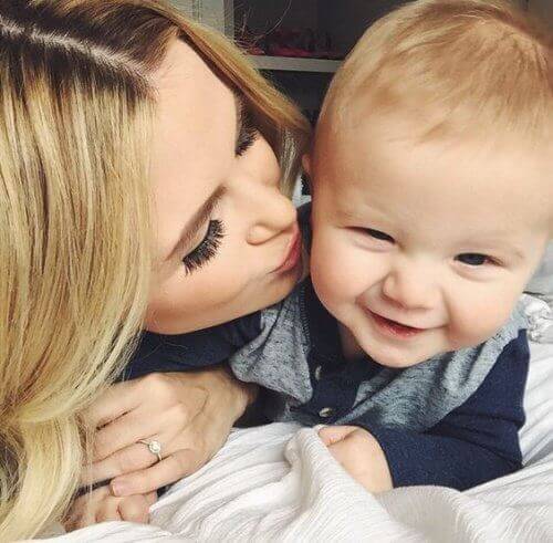 küçük çocuk ve annesi