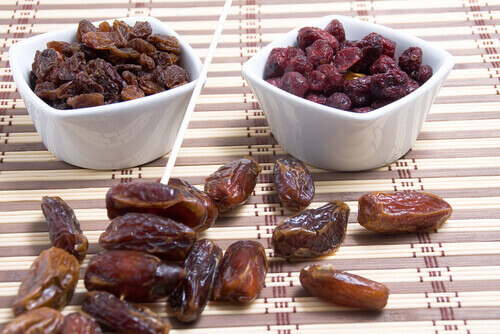 kuru üzüm ve hurma