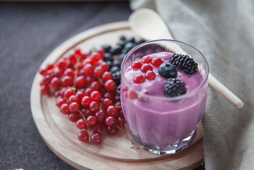 orman meyveleri ve içecek