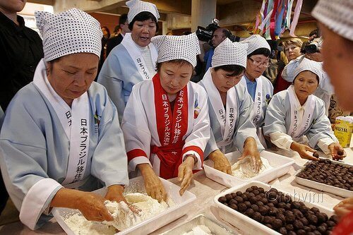 yemek hazırlayan kadınlar