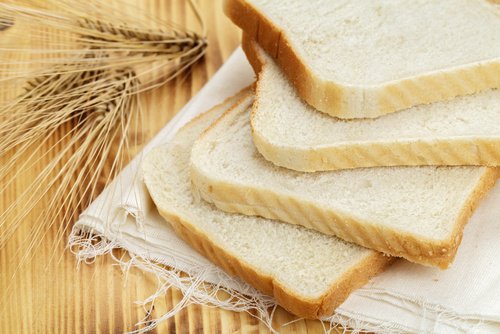 dilimlenmiş beyaz ekmek