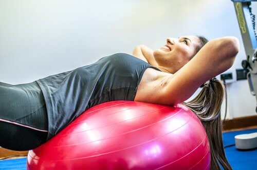 pilates topunda egzersiz