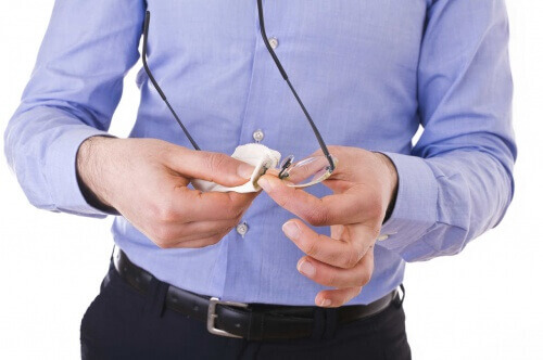 gözlük camı silme