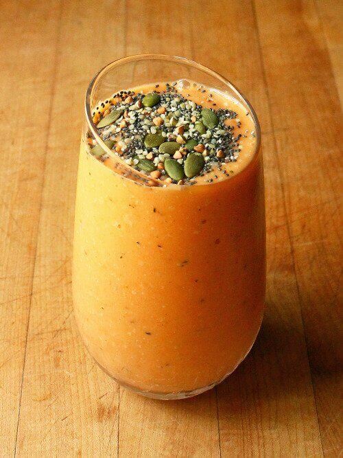 Havuç, portakal, kabak çekirdeği ve chia tohumlu smoothie
