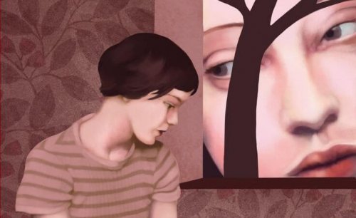 kadın resme bakıyor