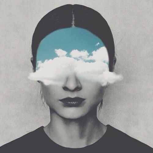 zihnini bulutlar kaplayan kadın