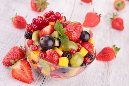 sağlıklı meyve tabağı