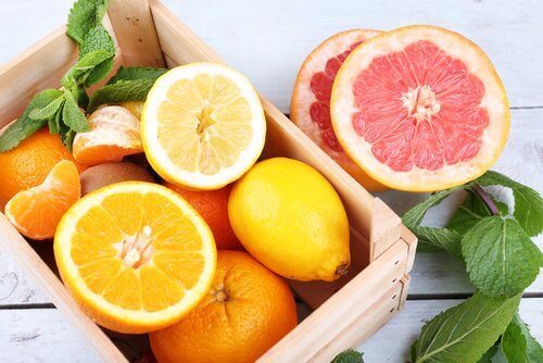 greyfurt, portakal ve limon suyu