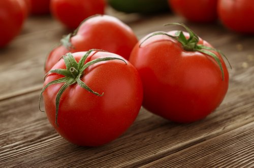taze domates diüretik gıdalardandır