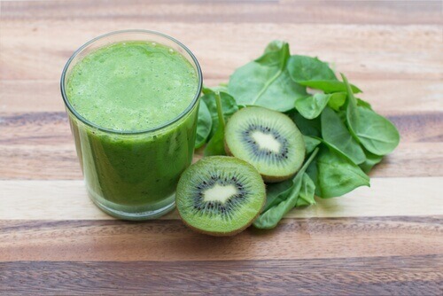 kivi ve ıspanaklı smoothie