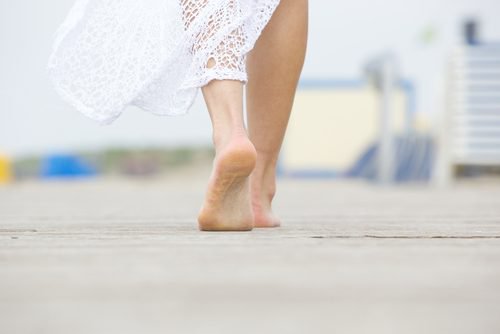 yürüyen kadının ayakları