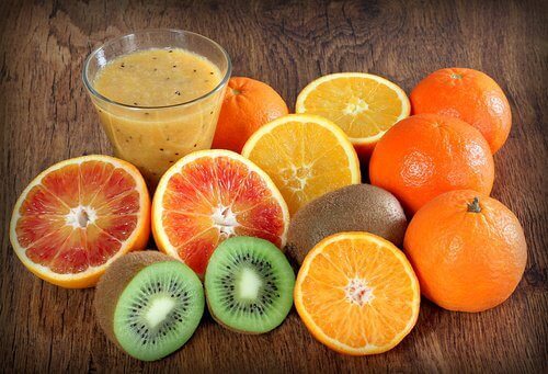 çeşitli c vitamini meyveleri