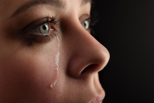 ağlayan kadın