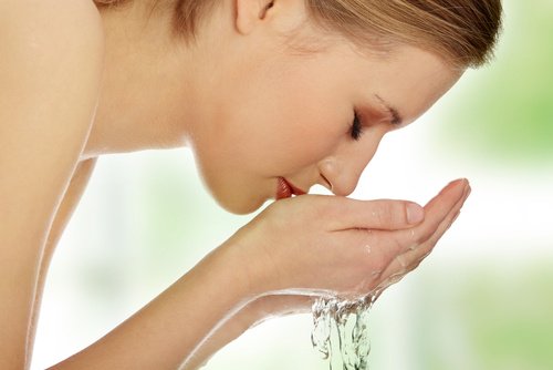 yüz temizliği sivilce tedavisinde önemlidir