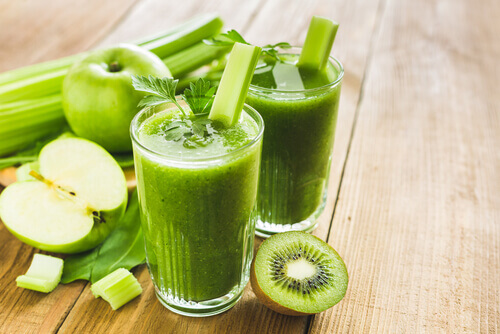 elma ve kivili smoothie