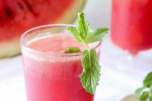 karpuzlu ve salatalıklı smoothie