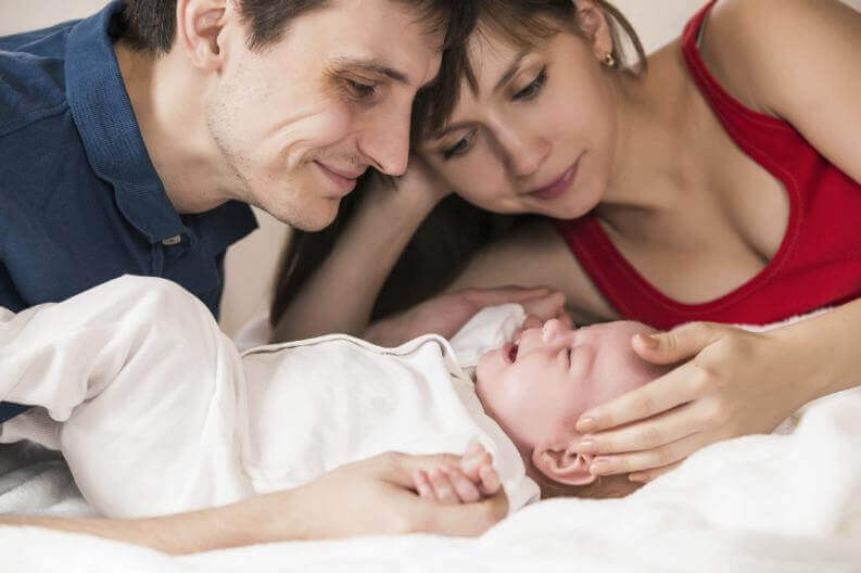 anne baba ve yeni doğan