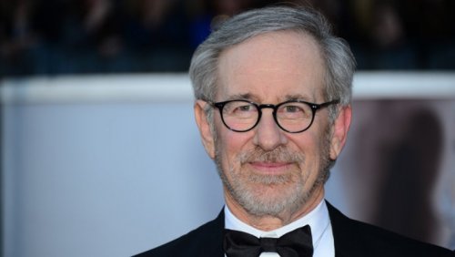 steven spielberg gözlükleriyle kırmızı halıda