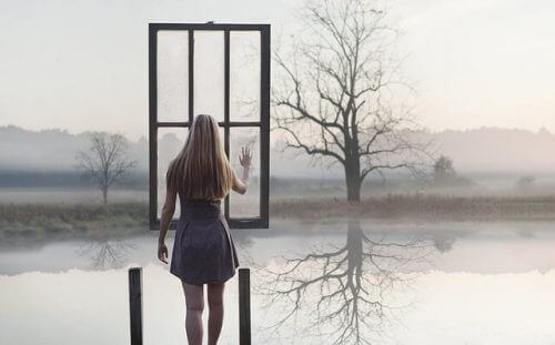 havada asılı şeffaf pencere