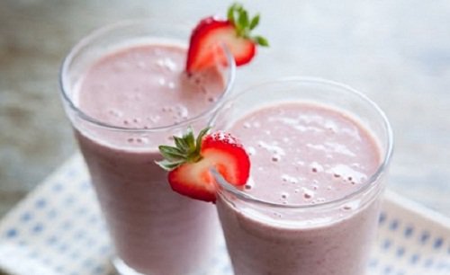 çilekli smoothie
