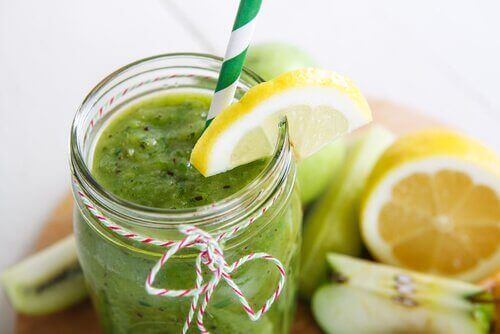 ıspanaklı limonlu smoothie